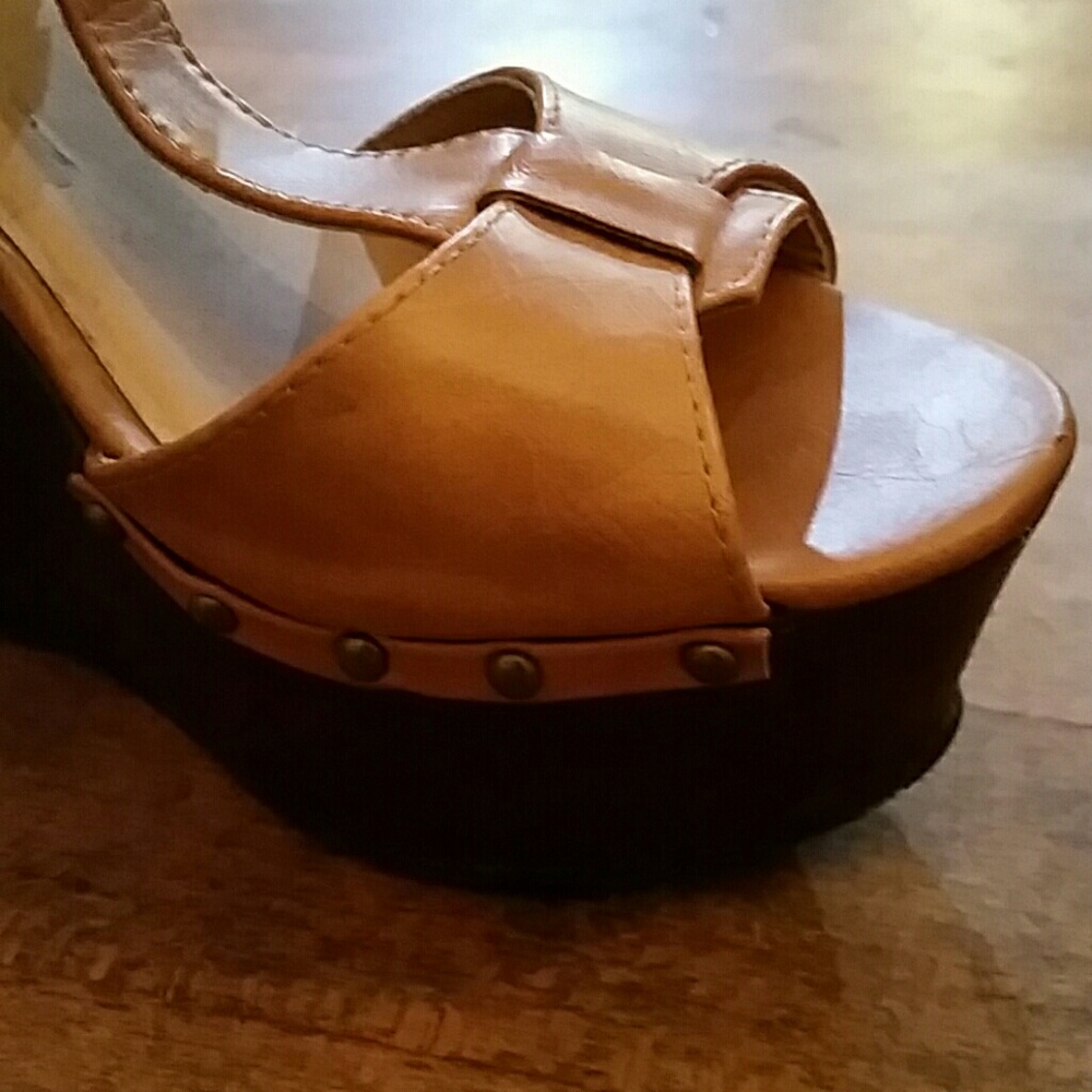 Tan Platform Wedges - Picture 3 of 4